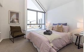Inner City Luxury With Free Parking